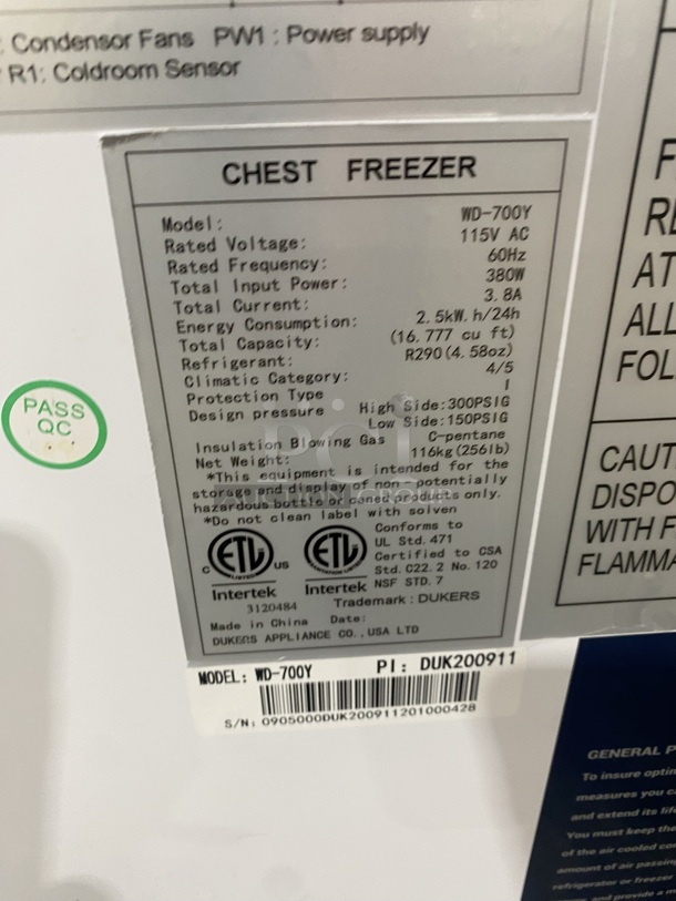 NICE! Late Model 2020! DUKERS Chest Reach In Freezer! On Casters! ModeNICE! DUKERS Chest Reach In Freezer! On Casters! Model WD-700Y Serial 0905000DUK200911201000428 115V/60Hz - Image 5 of 7