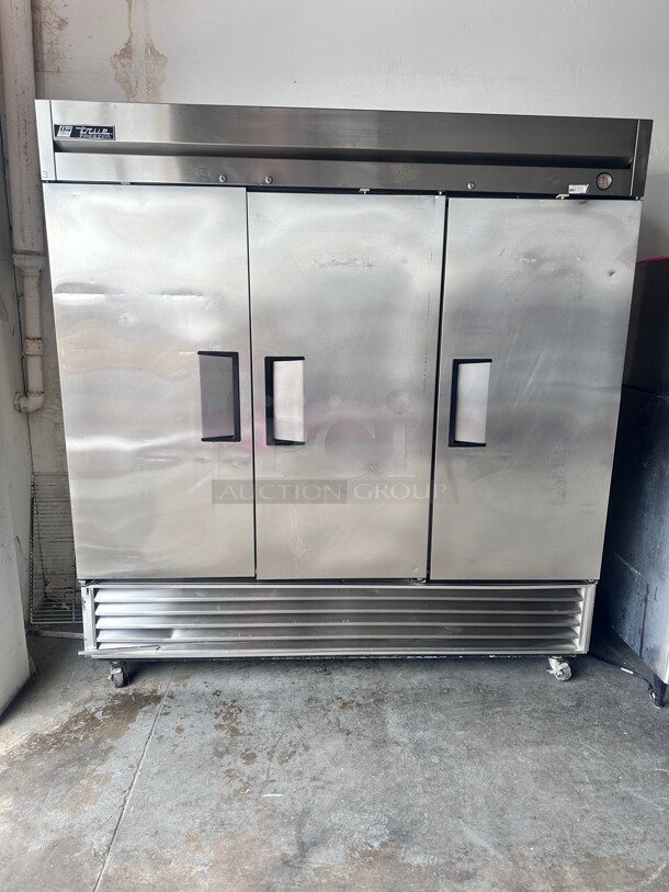 True T-72F-HC 78 inch Three Section Reach In Freezer, (3) Solid Doors, 115v - Image 2 of 11