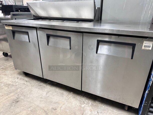 True TSSU-72-12 72"Sandwich/Salad Prep Table w/ Refrigerated Base, 115v Tested and Working - Image 6 of 10