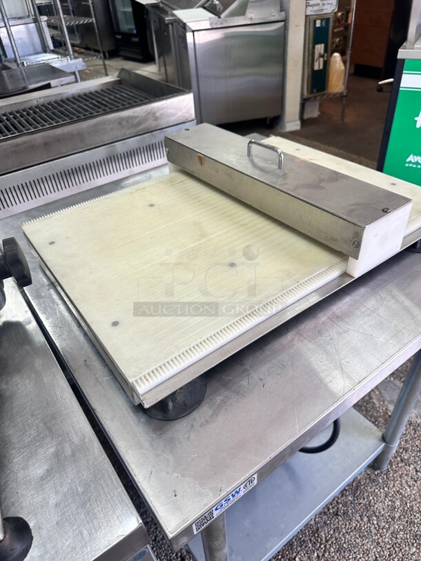 Excellent Condition Somerset SDS-130 Dough Docking Station Prevents Dough Bubbling  - Image 5 of 8