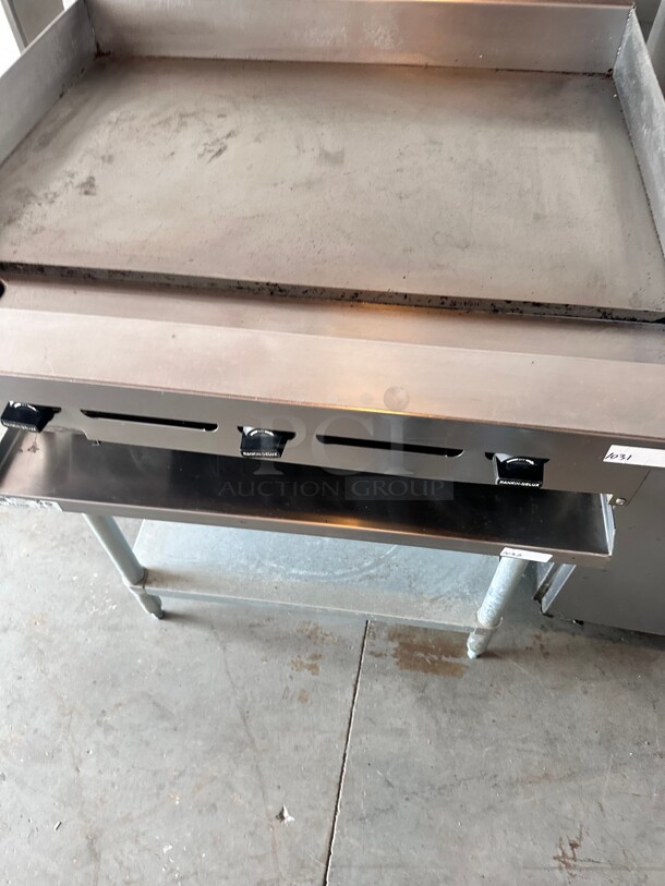 Nice Rooster Kitchen 36 inch Gas Griddle w/ Manual Controls - 1 inch Steel Plate, Natural Gas - Image 4 of 6