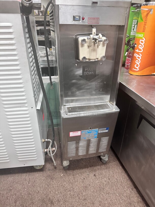 Taylor 321-27 Single Ice Cream Yogurt Commercial Soft Serve Machine 220 Volt - Image 3 of 9