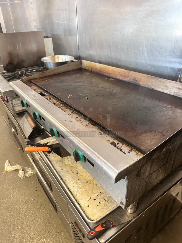 Working Wolf AGM48 48  inch Gas Griddle w/ Manual Controls - 1 inch Steel Plate, Natural Gas - Image 4 of 5