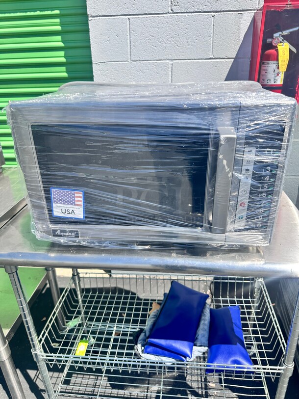 One Year old Amana RCS10TS 1500w Commercial Microwave w/ Touch Pad, 120v  - Image 4 of 5