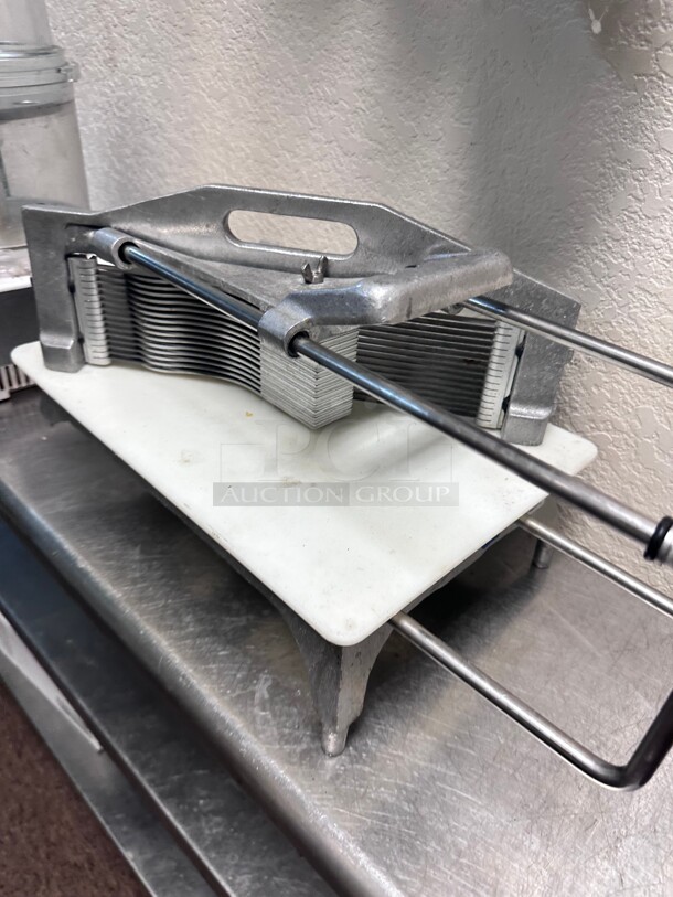 Vollrath 0643N Tomato Pro Cutter, 3/16 inch Cut, Straight Blades NSF - Image 2 of 9