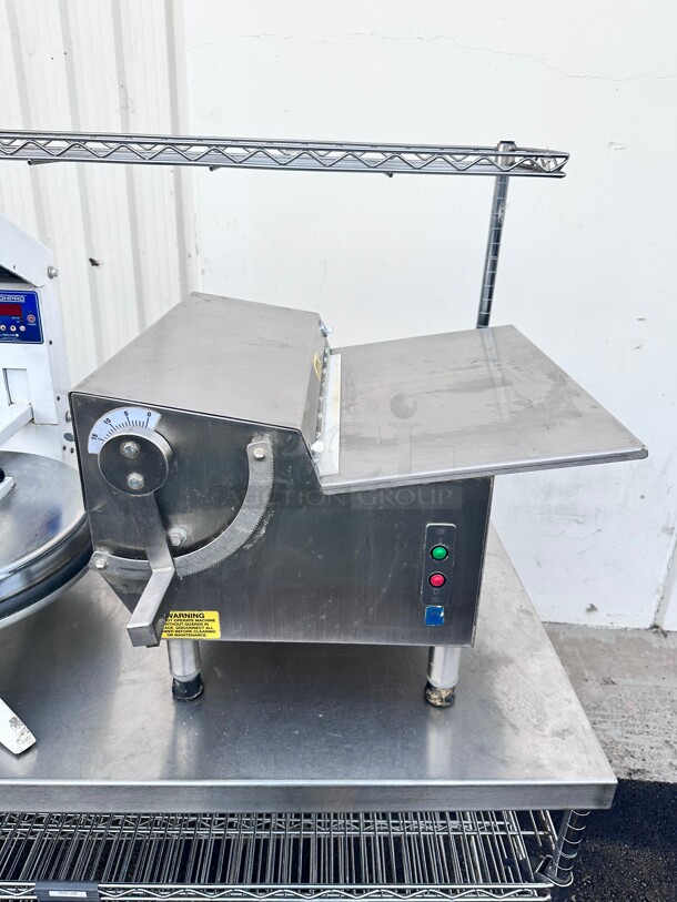Late Model Somerset CDR-500 Countertop 20 inch Dough / Fondant Roller Sheeter, 500 Pieces/Hour - One Stage, Horizontal Rollers 115 Volt Tested and Working - Image 2 of 8
