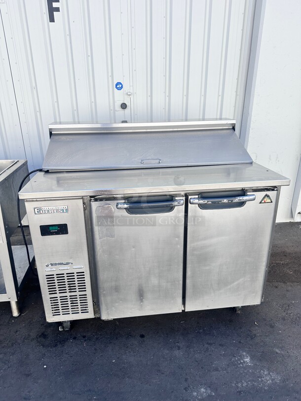 Everest 48" Sandwich Prep Table with Refrigerated Base 115 Volt Working  - Image 5 of 8