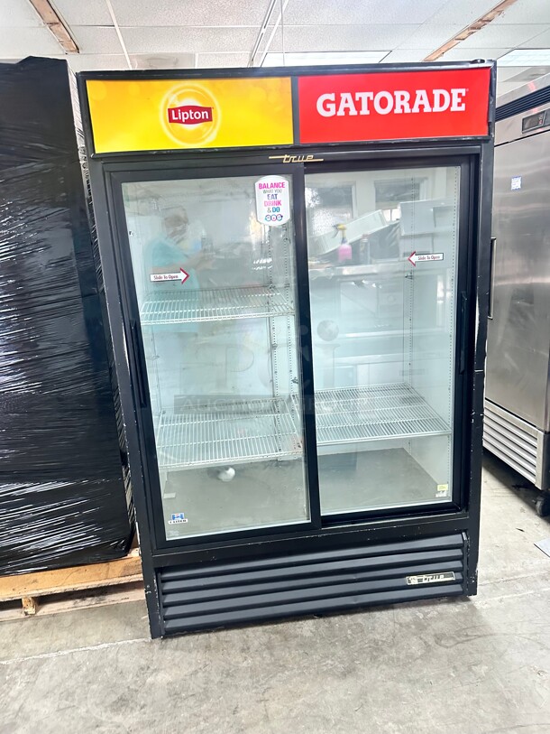 Late Model True GDM-45 52 Black Refrigerated Sliding Glass Door Merchandiser 115 Volt Tested and Working! - Image 2 of 7