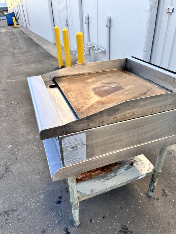 Radiance TAMG-24 24 inch Commercial Gas Flat Griddle Counter Top Manual Controls Working - Image 6 of 8