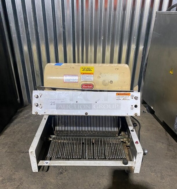 Berkel Commercial Countertop Bread Loaf Slicer! Model: MB3/8 SN:9213031068131 115V 1PH - Image 1 of 9