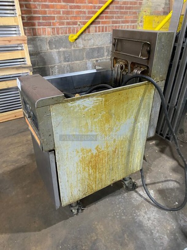 Frymaster Commercial Electric Powered Deep Fat Fryer! All Stainless Steel! On Casters! Model: PH117SD SN: 0411NA0022 208V 60HZ 3 Phase - Image 2 of 9