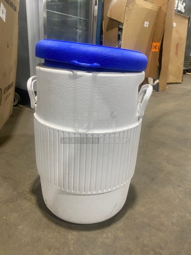 Igloo Blue and White Poly Portable 5 Gallon Beverage Cooler! With Lid! With Side Handles! - Image 3 of 6