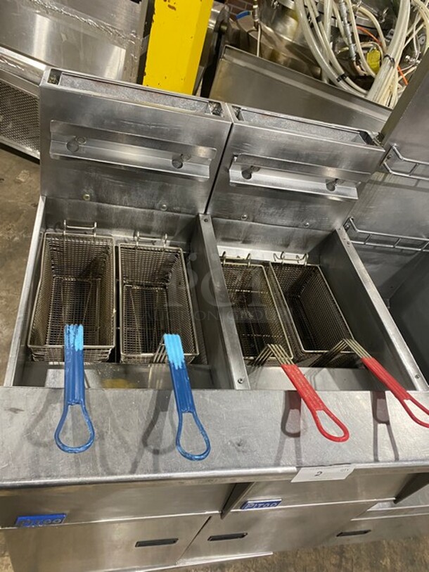 GREAT! Pitco Frialator 4 Bay Natural Gas Powered Commercial Deep Fat Fryer! With Middle Dump Station! With 8 Frying Baskets! With Oil Filter System! All Stainless Steel! MODEL: SGH50 SN: G11BD005229! 115V! On Casters! Working When Removed!  - Image 6 of 12