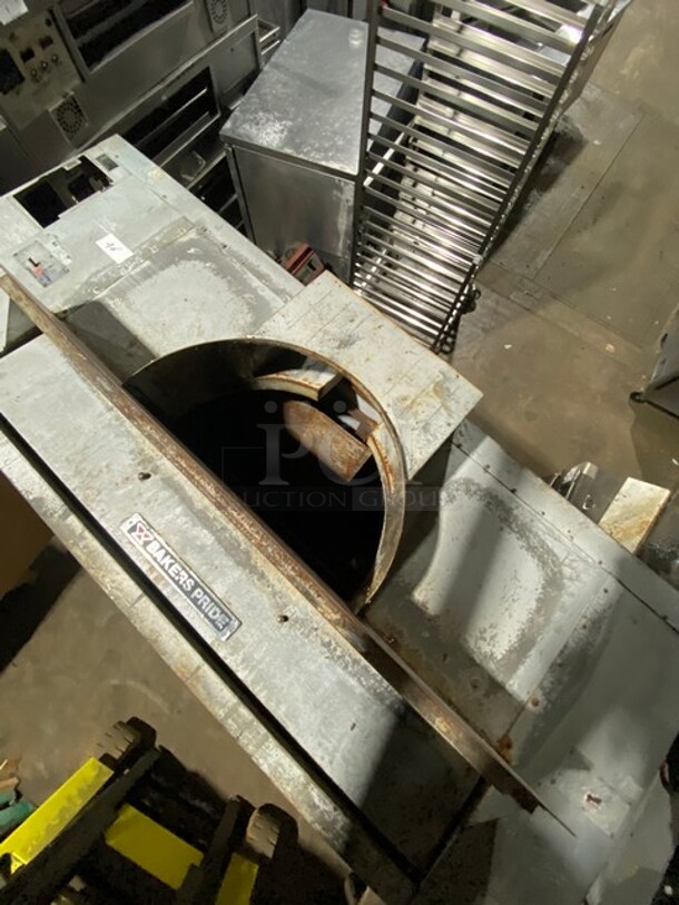 Bakers Pride Inferno Style Commercial Natural Gas Powered 8 pie Pizza/ Baking Oven! All Stainless Steel! - Image 7 of 12