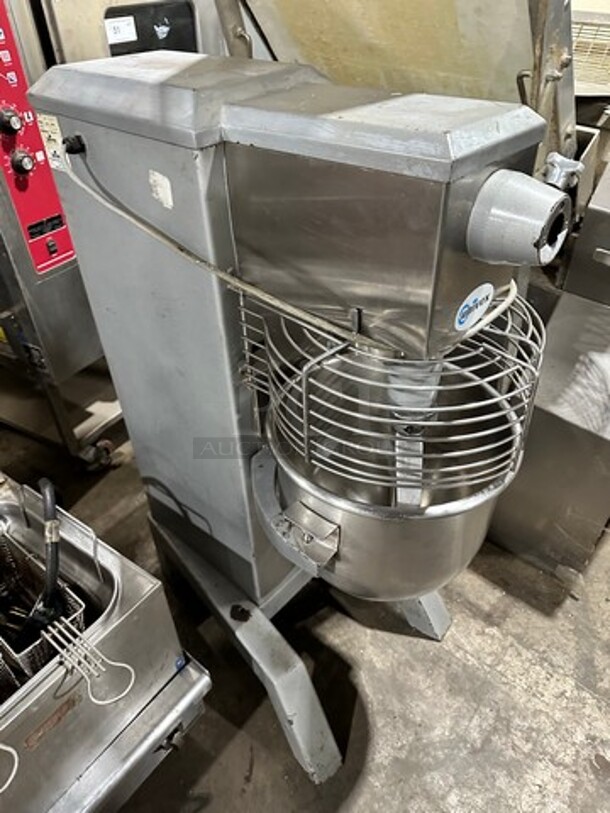 NICE! Univex Commercial 30 Quart Planetary Mixer! With Mixing Bowl And Guard! With Paddle Attachment! WORKING WHEN REMOVED! Model: SRM30 SN: M08020154 115V 60HZ 1 Phase - Image 3 of 10
