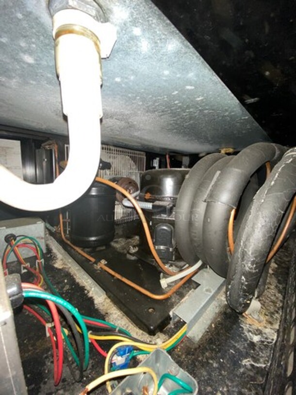 Federal Industries Commercial Refrigerated Grab-N-Go Open Case Merchandiser! Model: RSSM478SC SN: 050922358291 120/208/240V 60HZ 1 Phase - Image 7 of 7