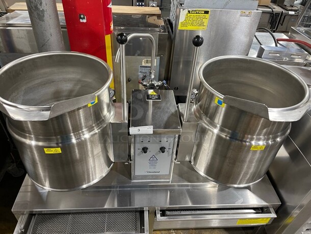 LIKE NEW! Cleveland Commercial Electric Powered Jacketed Tilting Soup Kettle! On Equipment Stand! All Stainless Steel! On Legs! WORKING WHEN REMOVED! Model: TKET12T SN: 111123050377A, 111123050377B 240V 60HZ 3 Phase - Image 2 of 12