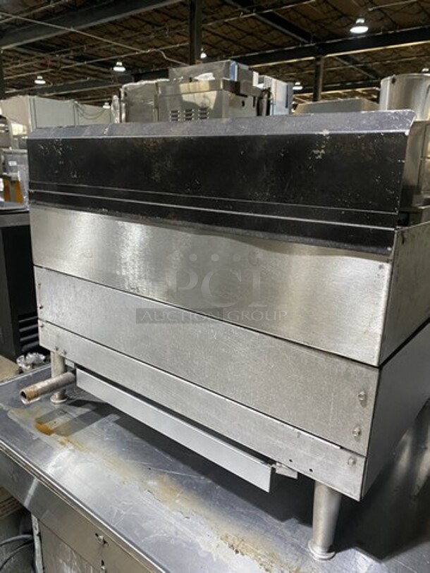 Sweet! Star 24 Inch Heavy Duty Natural Gas Powered Counter Top Char Grill! Model 6024CBC Serial 6L242690! On Legs!  - Image 4 of 9