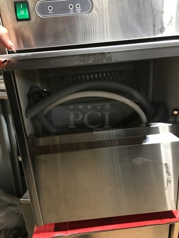 NEW! OUT OF THE BOX! SCRATCH-N-DENT! Whynter Undercounter Ice Maker! 44LB A Day Capacity! Model: FIM450HS 115V - Image 6 of 8