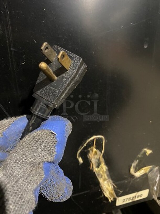 True Commercial 2 Door Reach In Refrigerator Merchandiser! With View Through Sliding Doors! With Poly Drink Racks! Model: GDM37 SN: 2782180 115V 60HZ 1 Phase! Working When Removed! - Image 9 of 11