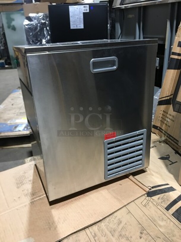 NEW! OUT OF THE BOX! SCRATCH-N-DENT! Whynter Undercounter Ice Maker! 44LB A Day Capacity! Model: FIM450HS 115V - Image 3 of 8