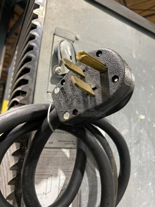 Manitowoc Commercial Ice Maker Machine! With Commercial Ice Bin! All Stainless Steel! On Legs! Model: ID1802A261 SN: 1101196674 208/230V 60HZ 1 Phase! Not Working! - Image 7 of 7