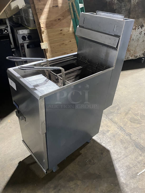 Pitco All Stainless Steel Natural Gas Powered Deep Fat Fryer! MOdel 35C Plus! With Baskets! On Legs!  - Image 2 of 9
