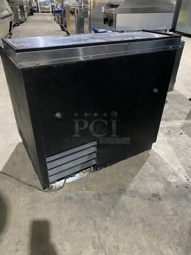 True Refrigerated Reach Down Beer Cooler! Model T36-GC Serial 13833129! 115V 1 Phase!  - Image 3 of 8