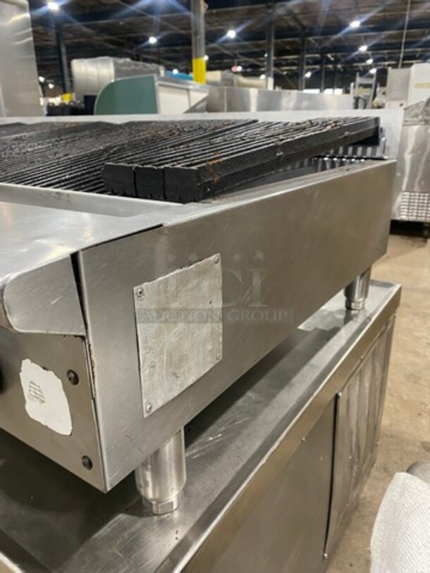 SWEET! Vulcan Commercial Countertop Natural Gas Powered Char Broiler Grill! Stainless Steel Body! On Small Legs! - Image 2 of 9