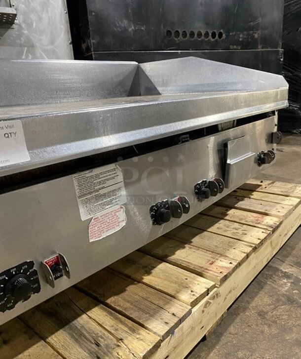 Sweet! Lang Commercial Countertop Natural Gas Powered Mirror Shine Polish Top Flat Top Griddle! With Back And Side Splashes! All Stainless Steel! MODEL 2486CNATSH SN:GT2480818A0001  - Image 6 of 10