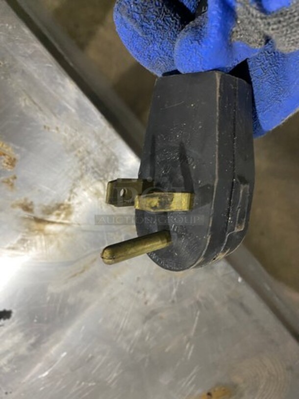 Vollrath Commercial Countertop Electric Powered 2 Burner Induction Range! Model: 69507 SN: K06701284431001 208/240V - Image 9 of 9