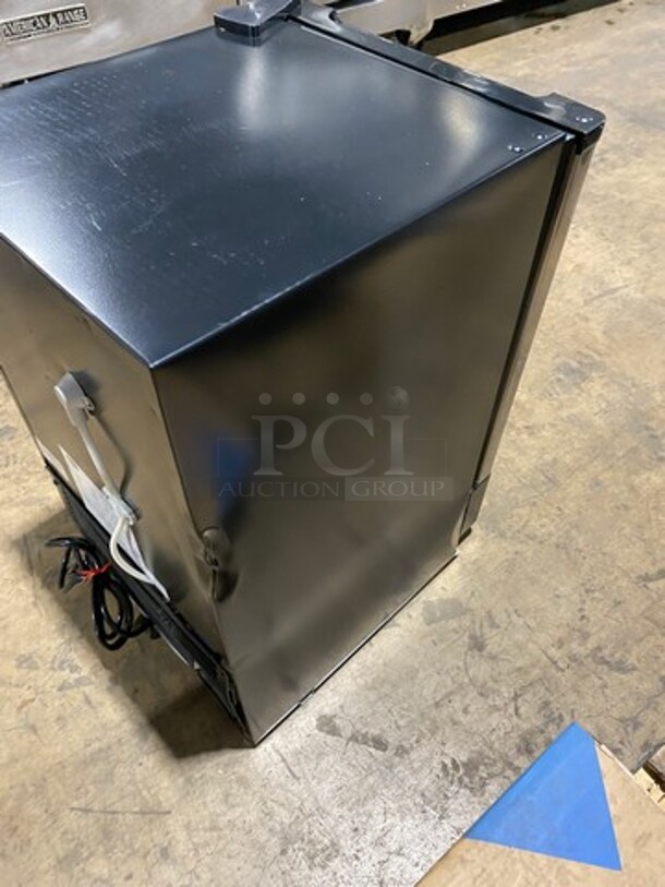 NEW! OUT OF THE BOX! SCRATCH-N-DENT! Whynter Undercounter Built In Ice Maker! 12LB Ice Capacity! All Stainless Steel! Model: UIM155 115V - Image 4 of 7