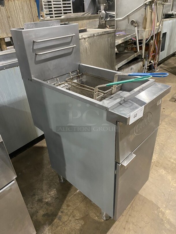 Globe Commercial Natural Gas Powered Deep Fat Fryer! With Backsplash! All Stainless Steel! On Legs! Model: GFF35G SN:10161018  - Image 2 of 9