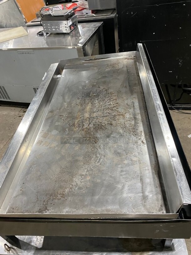 Wow! Jade Range Natural Gas Powered 48 Inch Polished Top Flat Griddle! On Legs! - Image 5 of 8