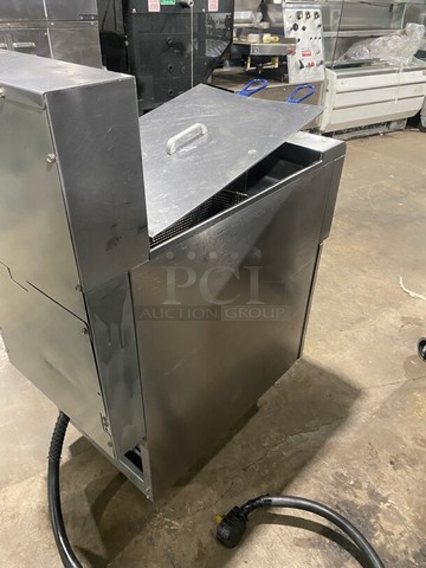 Frymaster Commercial Electric Powered Split Bay Deep Fat Fryer! With Metal Frying Baskets! With Side Splashes! All Stainless Steel! On Casters! Model: RE1142SE SN: 1508NA0057 208V 60HZ 3 Phase - Image 4 of 11