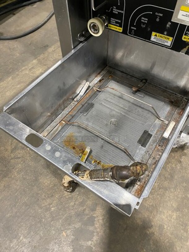 WOW! Giles Electric Powered Heavy Duty Open Fryer! With Automatic Lift And Basket! With Oil Filter System! Model: GEF400 SN: A909240817 208V 60HZ 3 Phase - Image 6 of 9