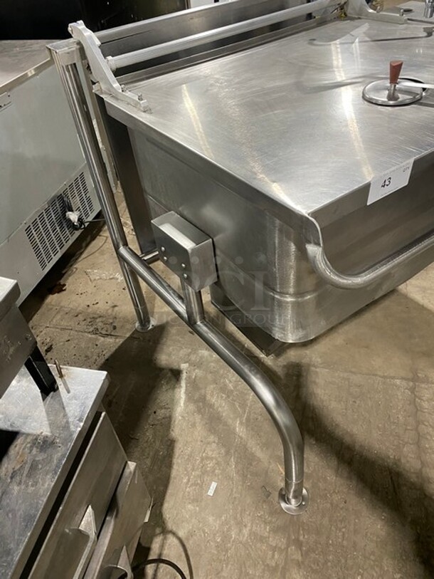 WOW! Groen Natural Gas Powered ECLIPSE SERIES Tilted Braising Pan/Tilt Skillet! All Stainless Steel! Thermostatic Controlled! ModelWOW! Groen Natural Gas Powered ECLIPSE SERIES Tilted Braising Pan/Tilt Skillet! All Stainless Steel! Thermostatic Controlled! Model BPM40G Serial J14907615! On Legs! Serial J14907615! On Legs! - Image 2 of 10