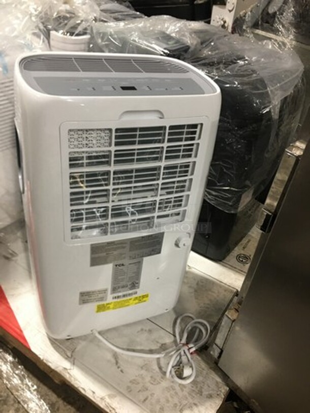 NEW! OUT OF THE BOX! SCRATCH-N-DENT! TCL 70 Pint Portable Dehumidifier Unit! With Built In Pump! Model: DEA70EP 115V - Image 5 of 9