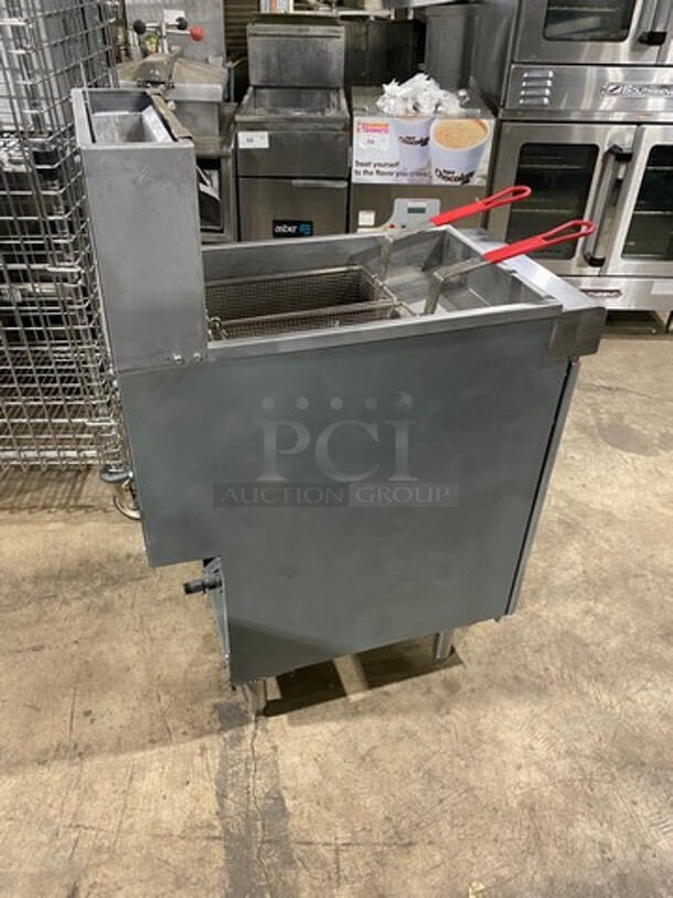 Apexra Commercial Natural Gas Powered Deep Fat Fryer! With 2 Metal Frying Baskets! All Stainless Steel! On Legs! - Image 3 of 8