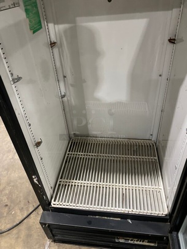True Commercial Single Door Reach In Refrigerator Merchandiser! View Through Door! With Poly Coated Racks! Model: GDM10 SN: 12477007 115V 60HZ 1 Phase - Image 5 of 8