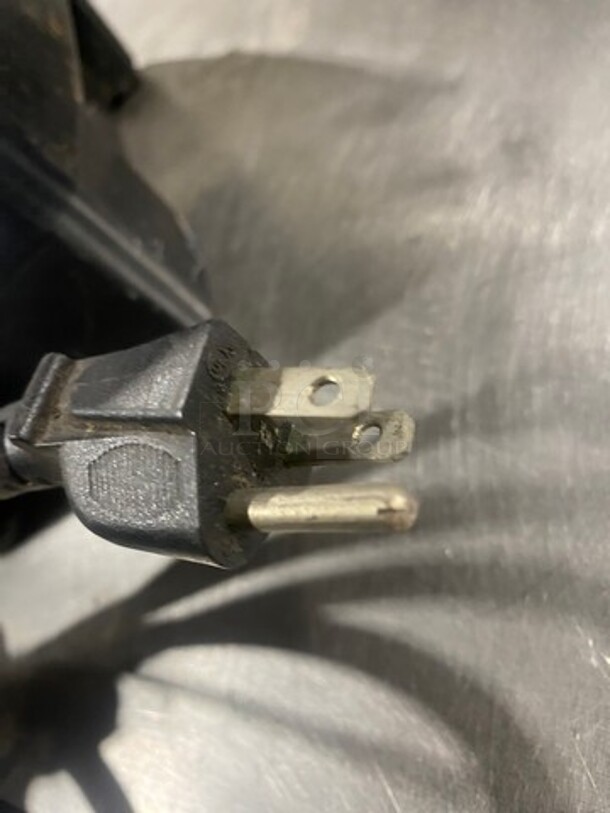 Vitamix Commercial Countertop Blender! BASE ONLY! Model: VM0101 SN: 001002160211976066 120V - Image 8 of 8