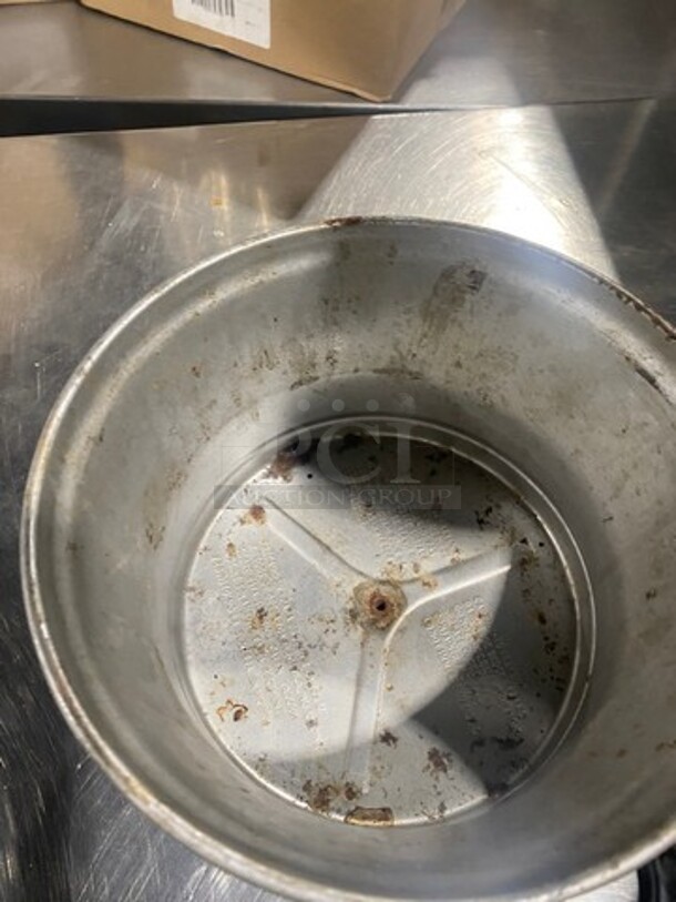 Crock Pot Countertop Slow Cooker! With 3QT Capacity! Model: SCR300B - Image 7 of 10