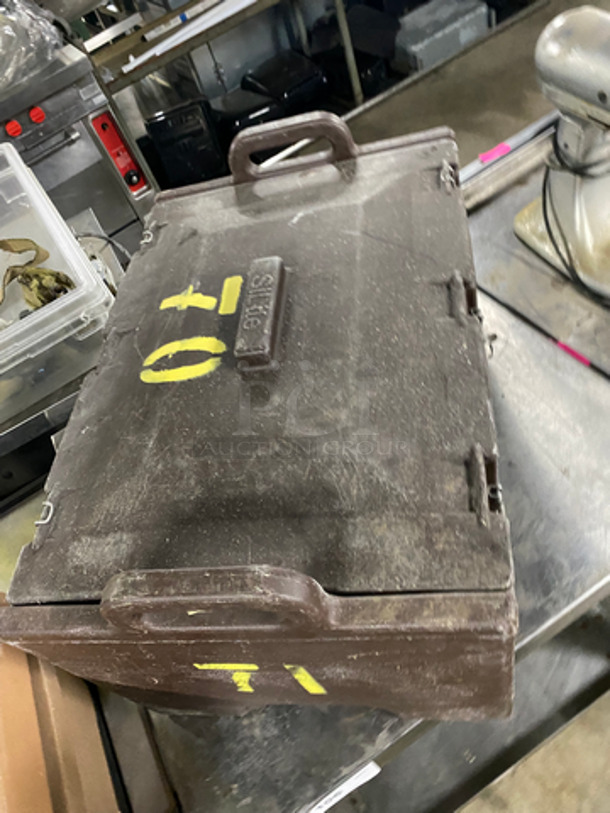 Cambro Insulated Food Pan Carrier! With Side Handles! With Lid! - Image 3 of 4