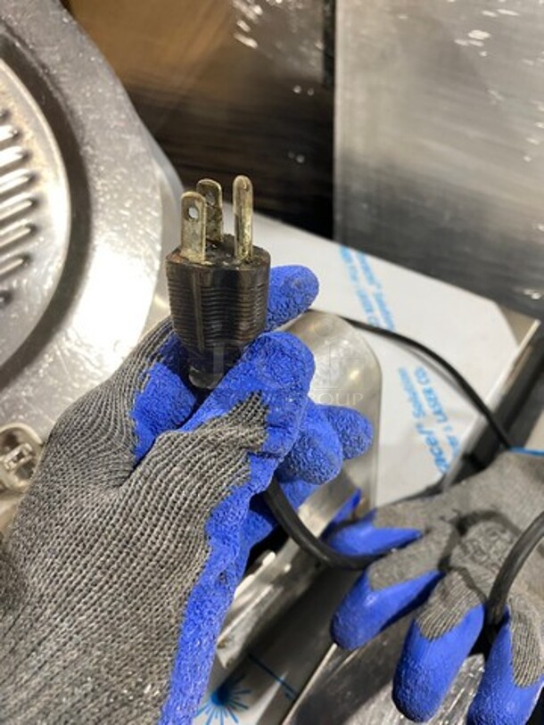 Globe Commercial Countertop Deli/ Meat Slicer! All Stainless Steel! Model: 3600P SN: 3606839 115V 60HZ 1 Phase - Image 9 of 9