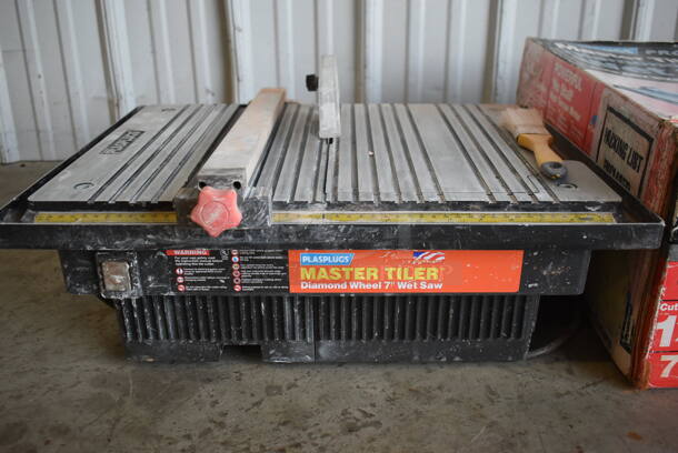 IN ORIGINAL BOX! Plasplugs Master Tiler Wet Saw. 23x18x9 - Image 1 of 9