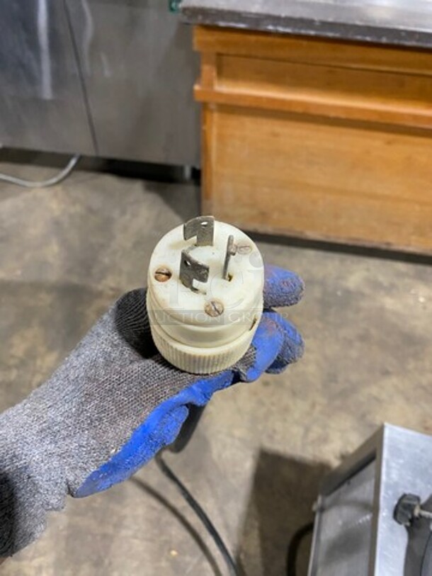 Smokaroma Commercial Electric Powered Pressure BBQ Cooker/ Smoker! All Stainless Steel! On Casters! Model: CU200F SN: 6118 208V - Image 8 of 9