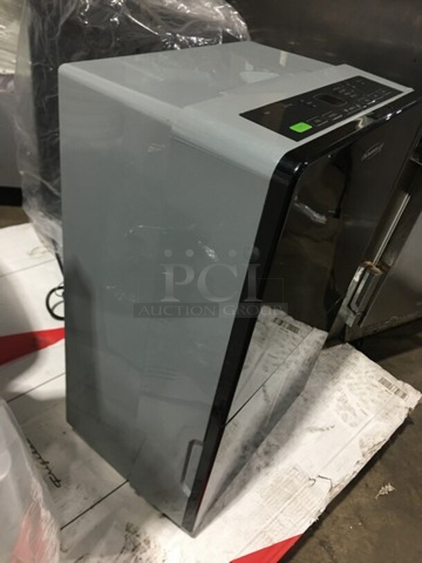 NEW! OUT OF THE BOX! SCRATCH-N-DENT! Soleus Air 70 Pint Portable Dehumidifier Unit! Model: HMTD70EIPA 115V - Image 2 of 7