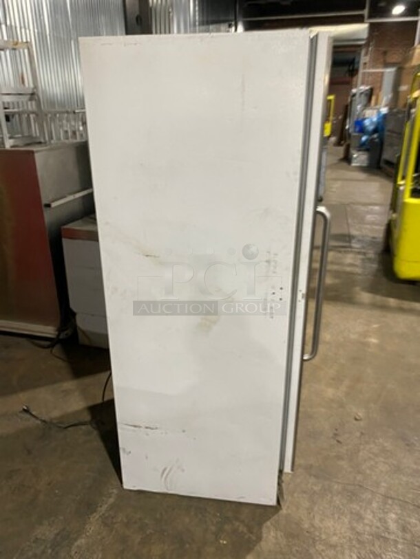 Arctic Air Commercial Single Door Up Right Freezer! Model: F22CW9 SN: WB02214377 115V - Image 2 of 8