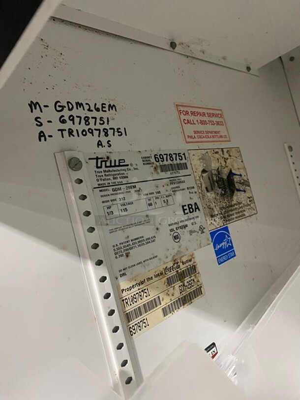 FABULOUS! True Commercial Single Door Reach In Cooler Merchandiser! With View Through Door! With Poly Coated Racks! Model GDM26EM Serial 6978751! 115V 1Phase! WORKING WHEN REMOVED! - Image 7 of 8