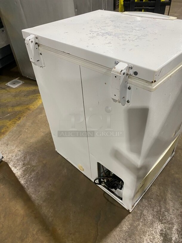 Kenmore Chest Freezer! MODEL 25314502102 SN: WB52916577 115 Volts! - Image 4 of 8